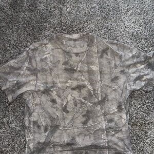Abercrombie & Fitch Gray Camouflage Short Sleeve Tee